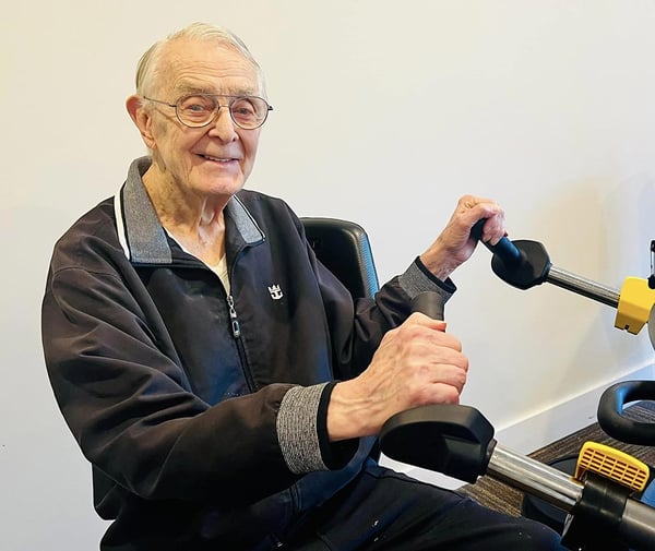 senior-exercising-machine-1